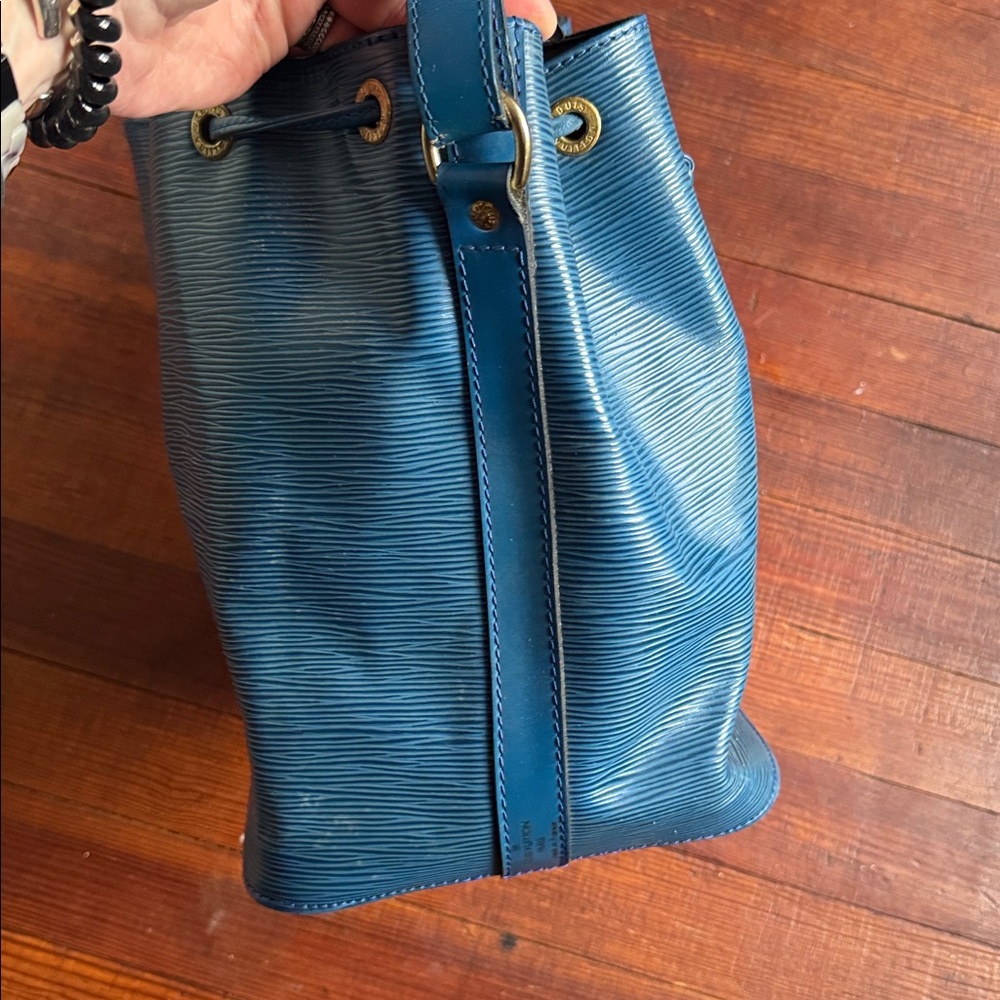 Louis Vuitton Epi Noe Bucket Bag - Picture 10 of 12
